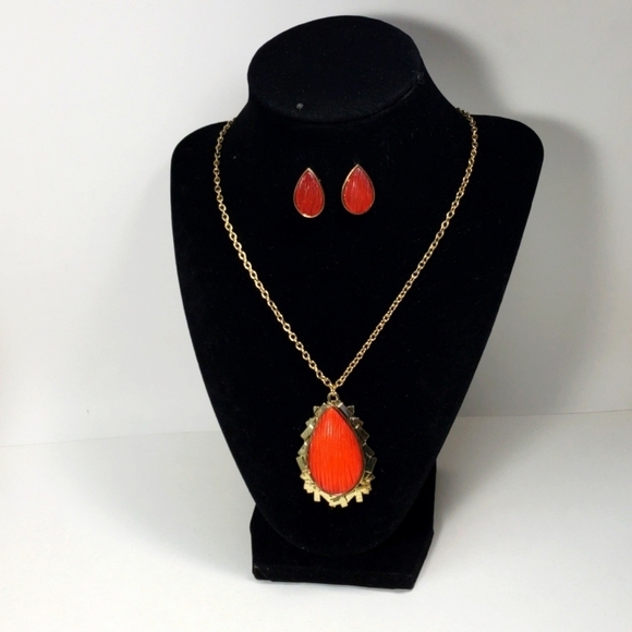 Gold-Tone Red Teardrop Statement Necklace & Matching Earrings Set – Bold Women - Picture 3 of 9